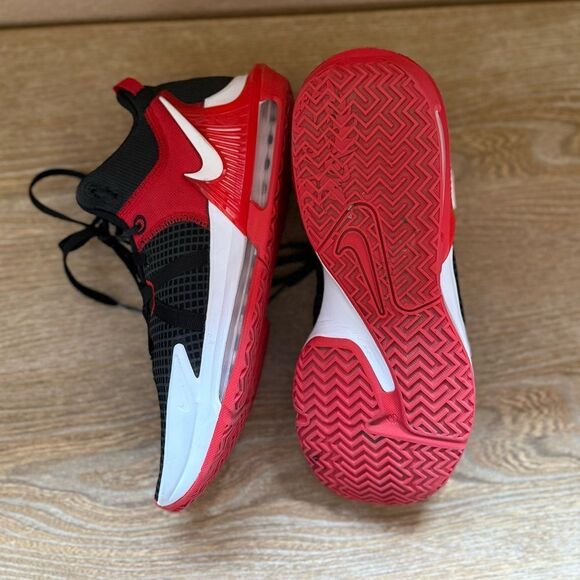 Men’s RARE Nike LeBron witness 7 “Bred” sneakers - Picture 2 of 6